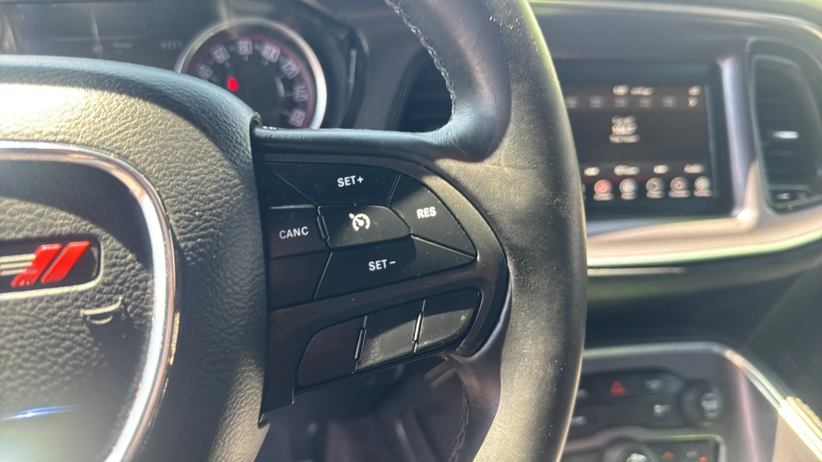 Dodge Challenger photo 26