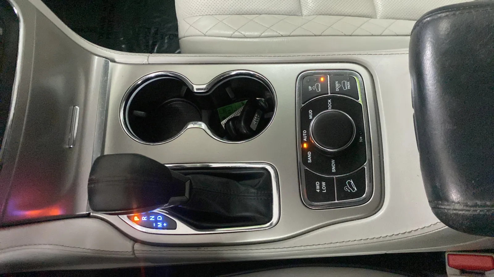 Jeep Grand Cherokee photo 11