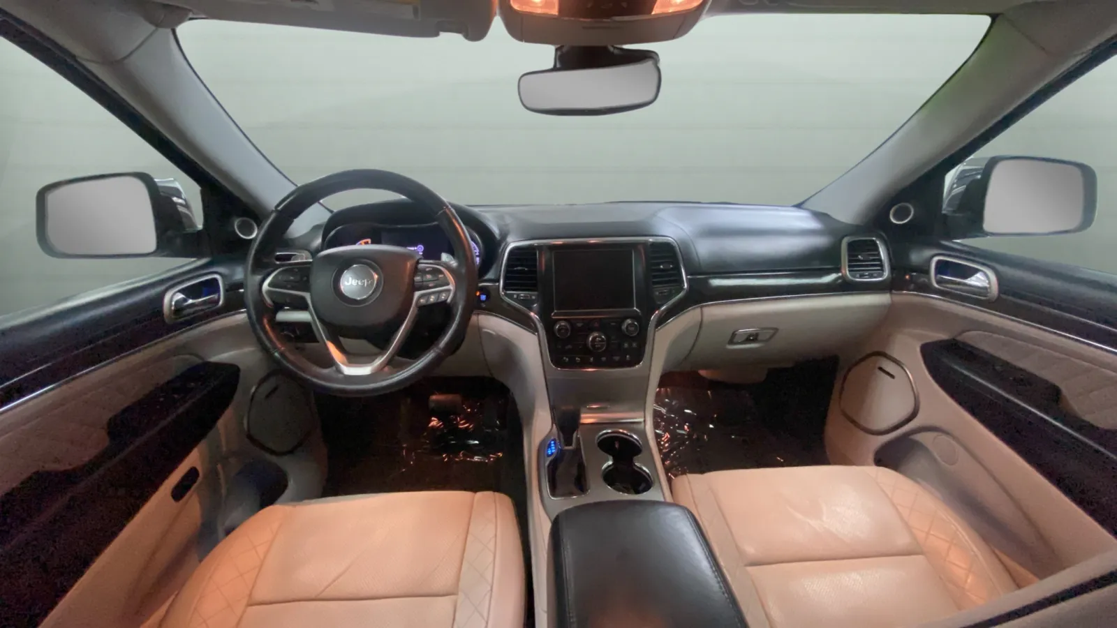Jeep Grand Cherokee photo 9