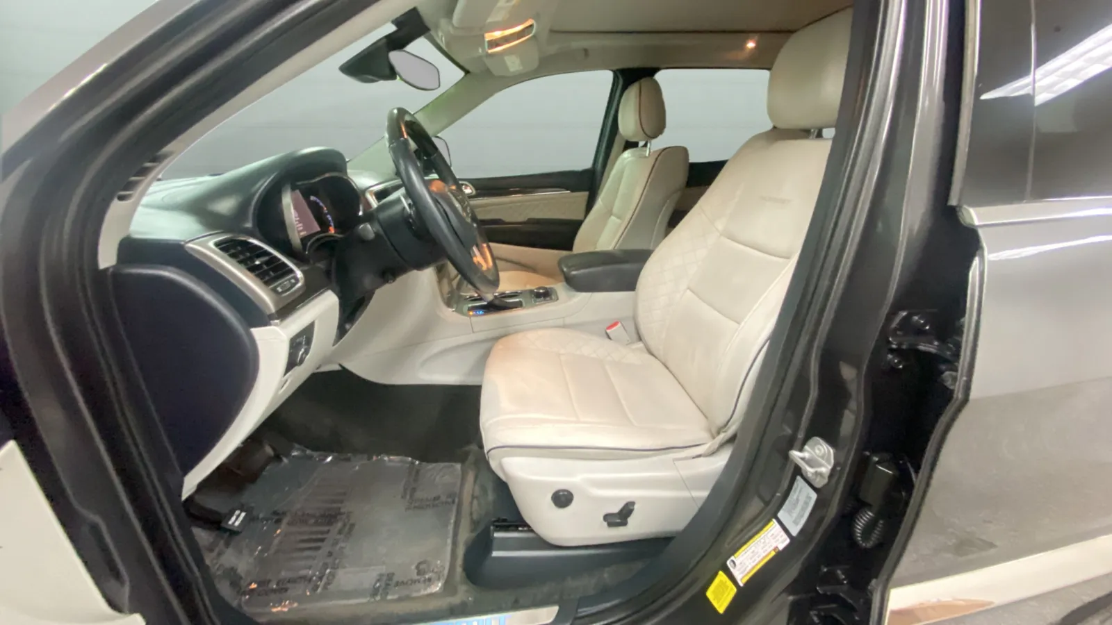 Jeep Grand Cherokee photo 22