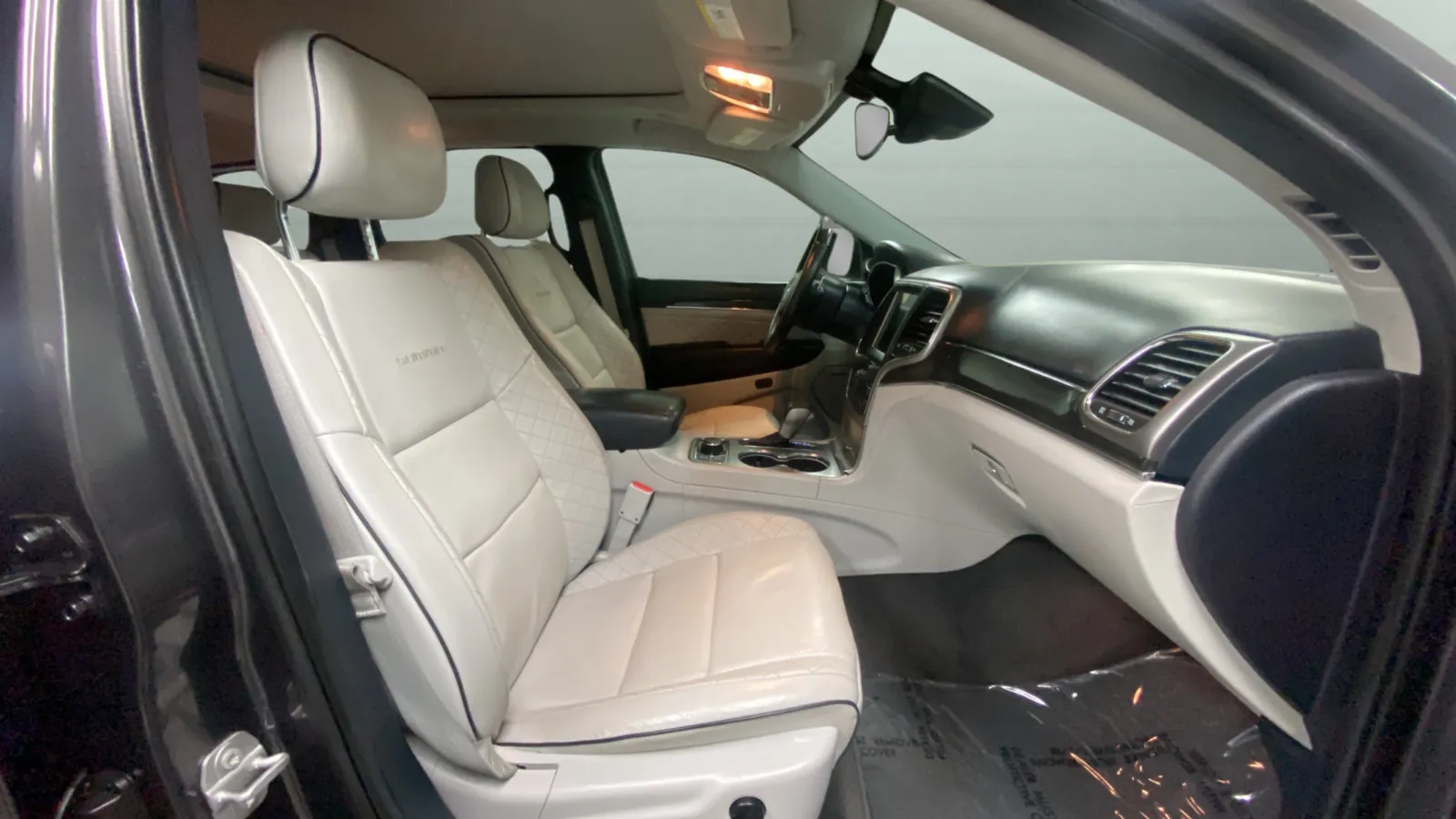 Jeep Grand Cherokee photo 23