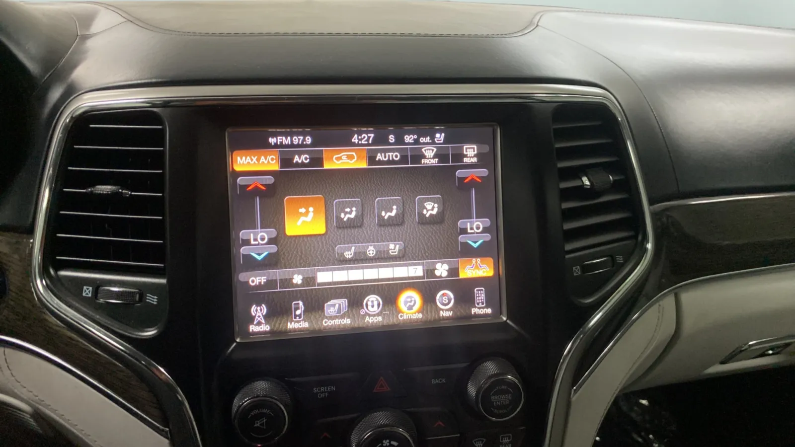 Jeep Grand Cherokee photo 12