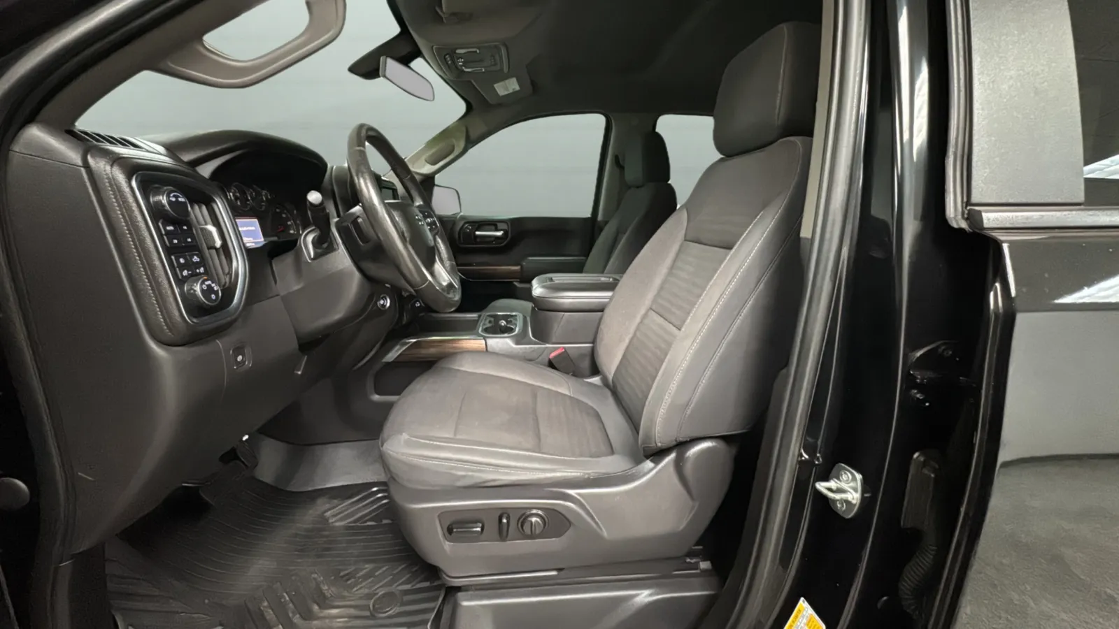 Chevrolet Silverado photo 19