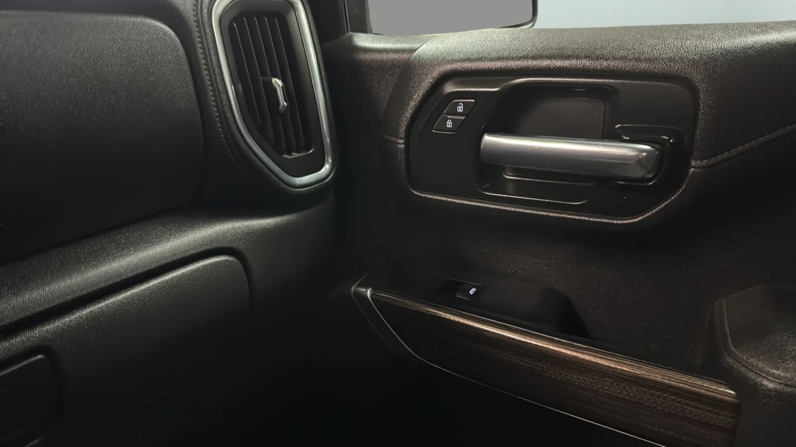 Chevrolet Silverado photo 17