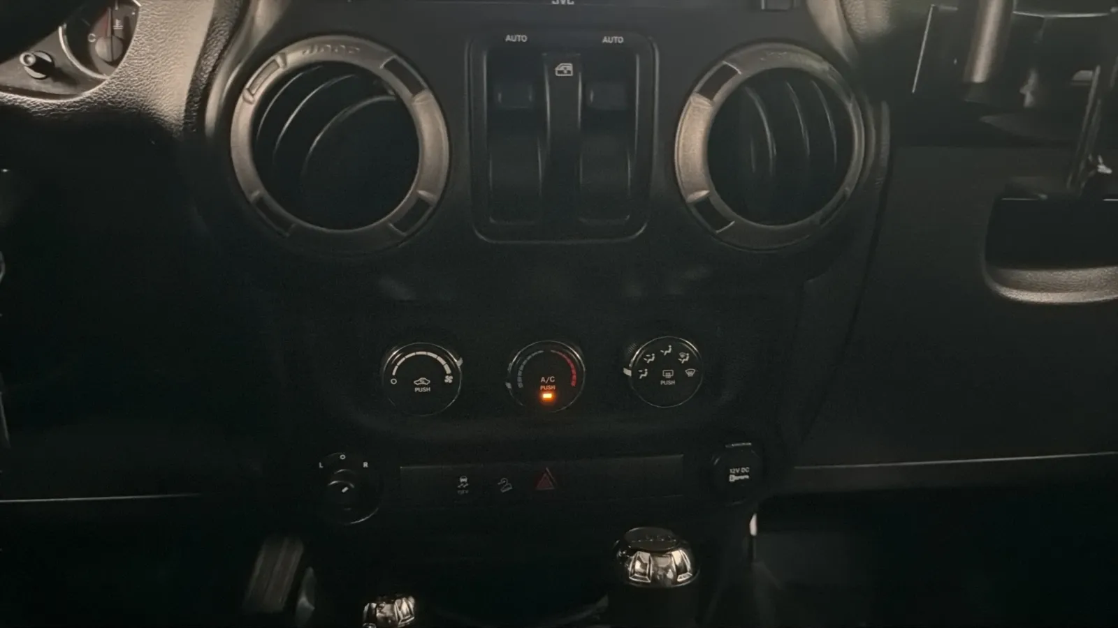 Jeep Wrangler photo 15