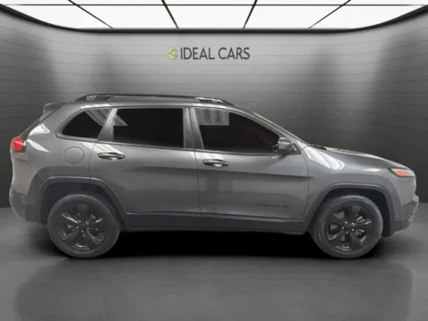 More photos of 2018 Jeep Cherokee Latitude at Ideal Cars - Broadway, AZ