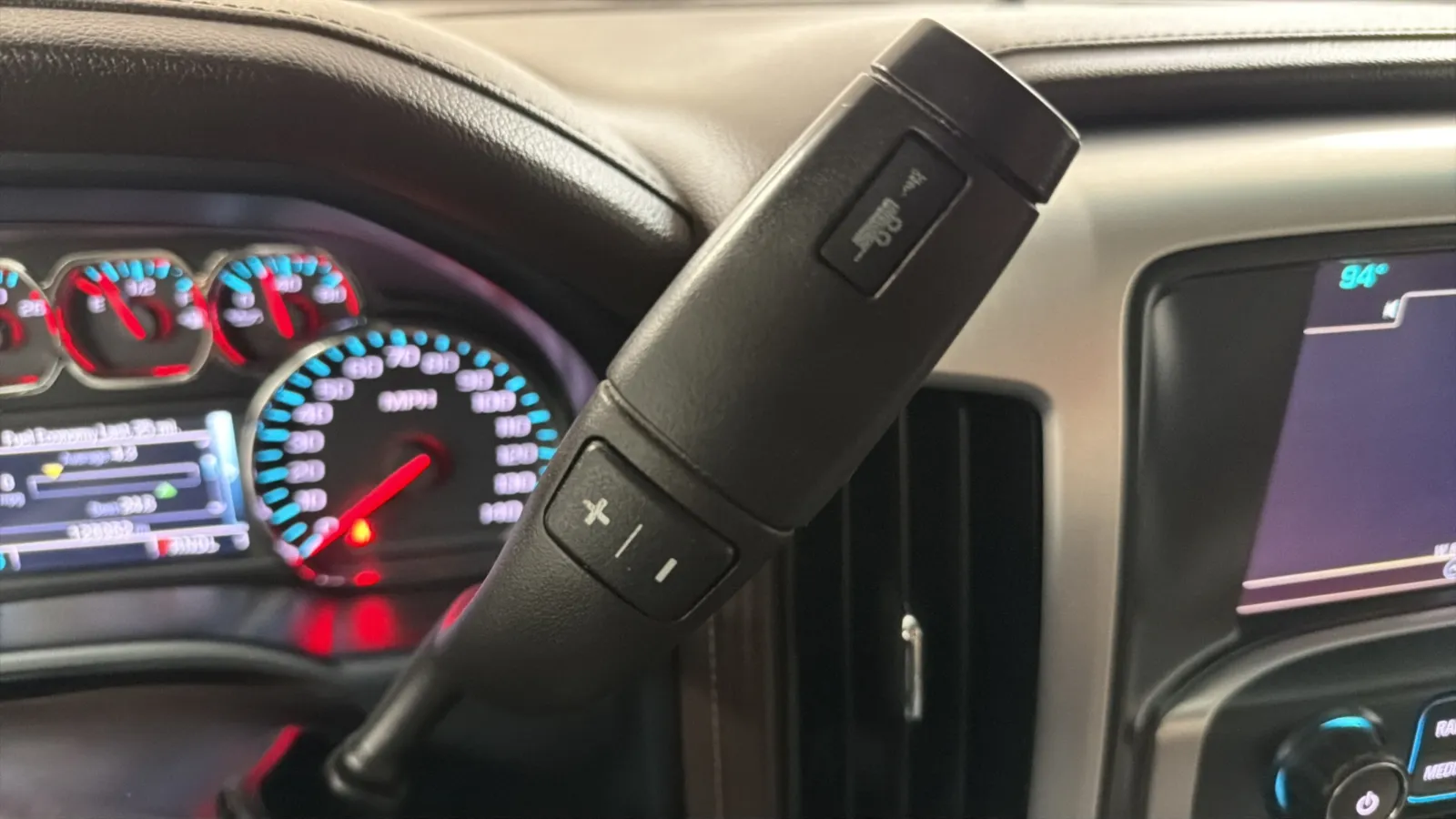 GMC Sierra photo 12
