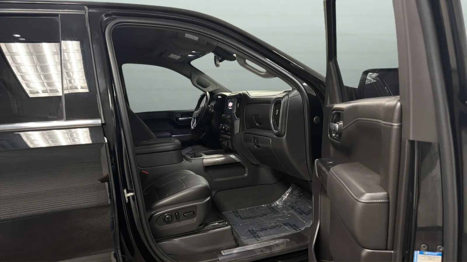 Chevrolet Silverado photo 22