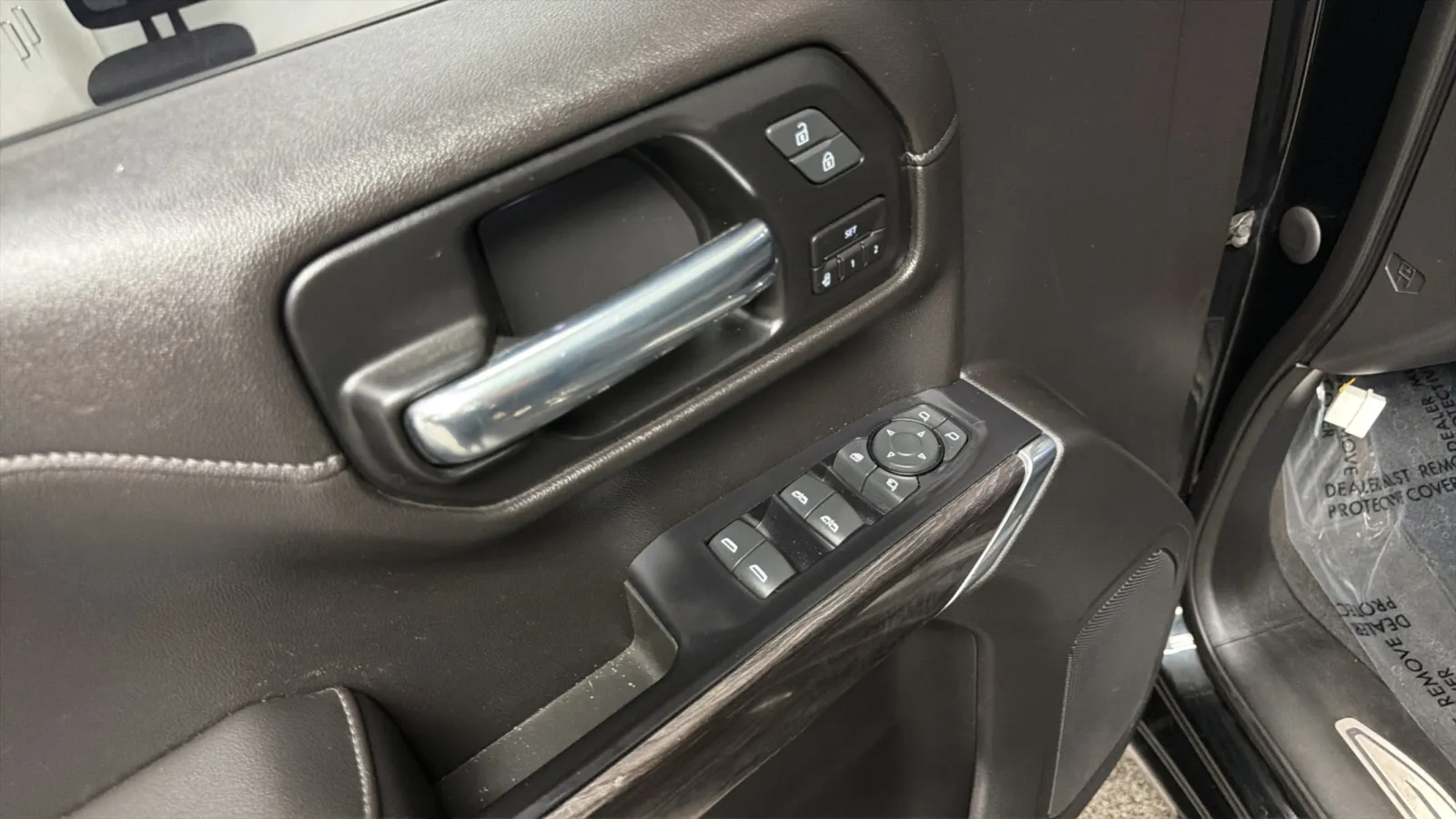 Chevrolet Silverado photo 17
