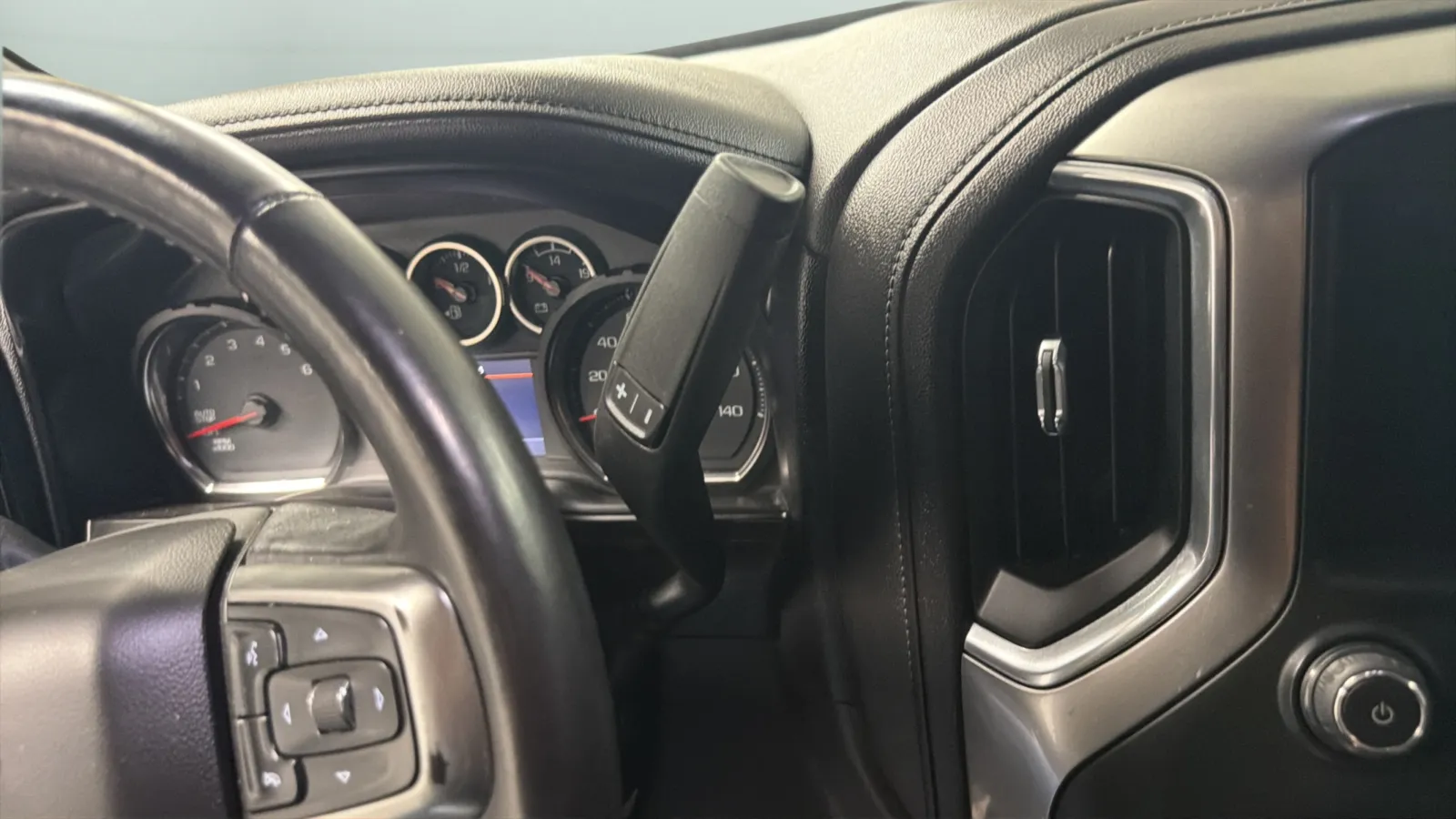 Chevrolet Silverado photo 12