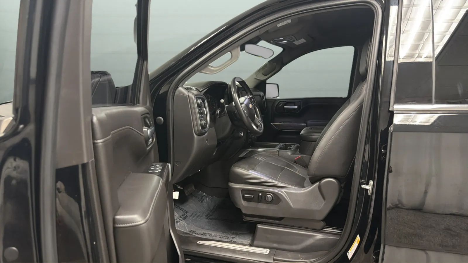 Chevrolet Silverado photo 21