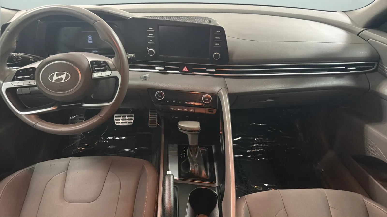 2025 Hyundai Elantra SEL - Photo 16