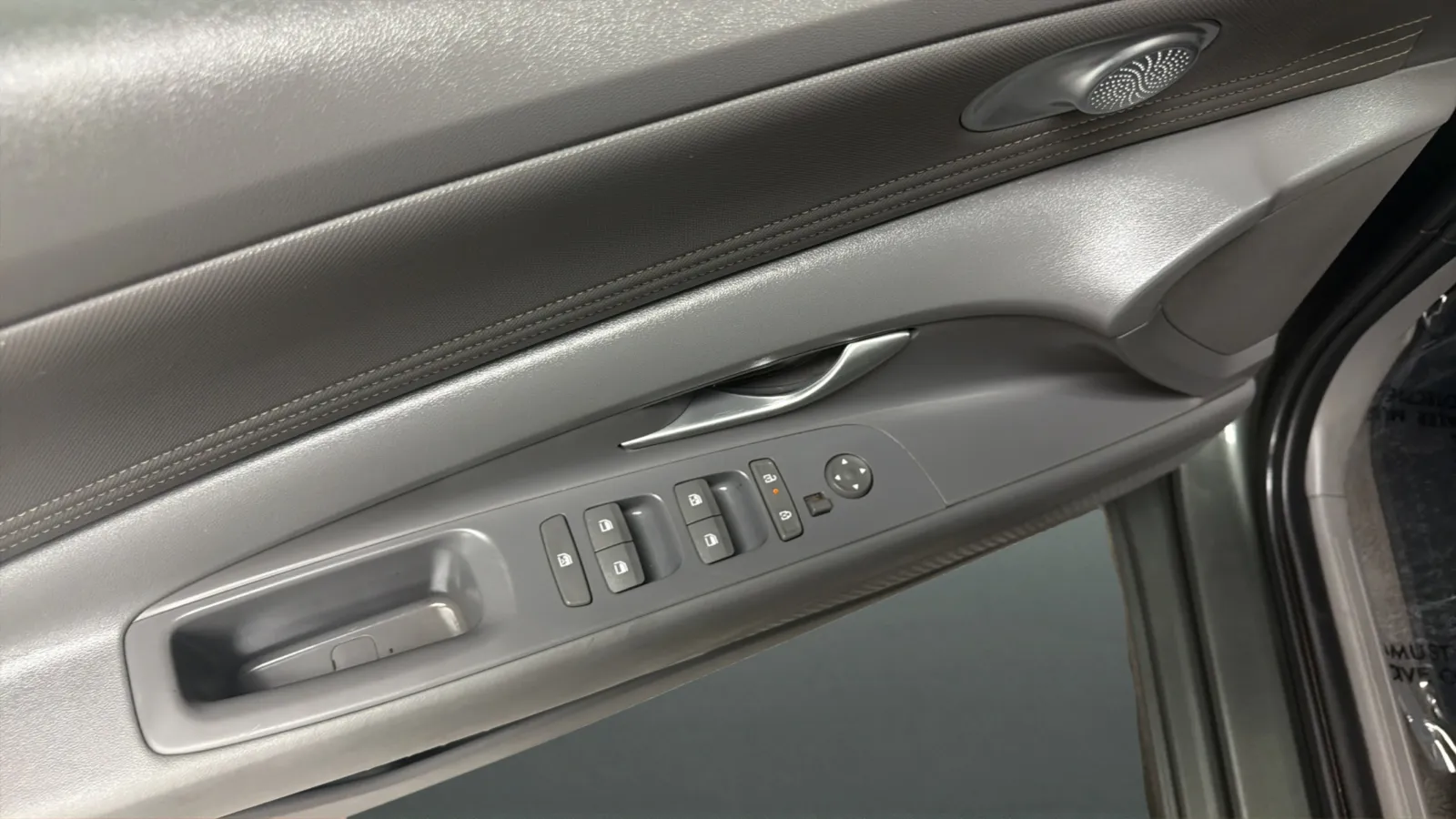 2025 Hyundai Elantra SEL - Photo 17