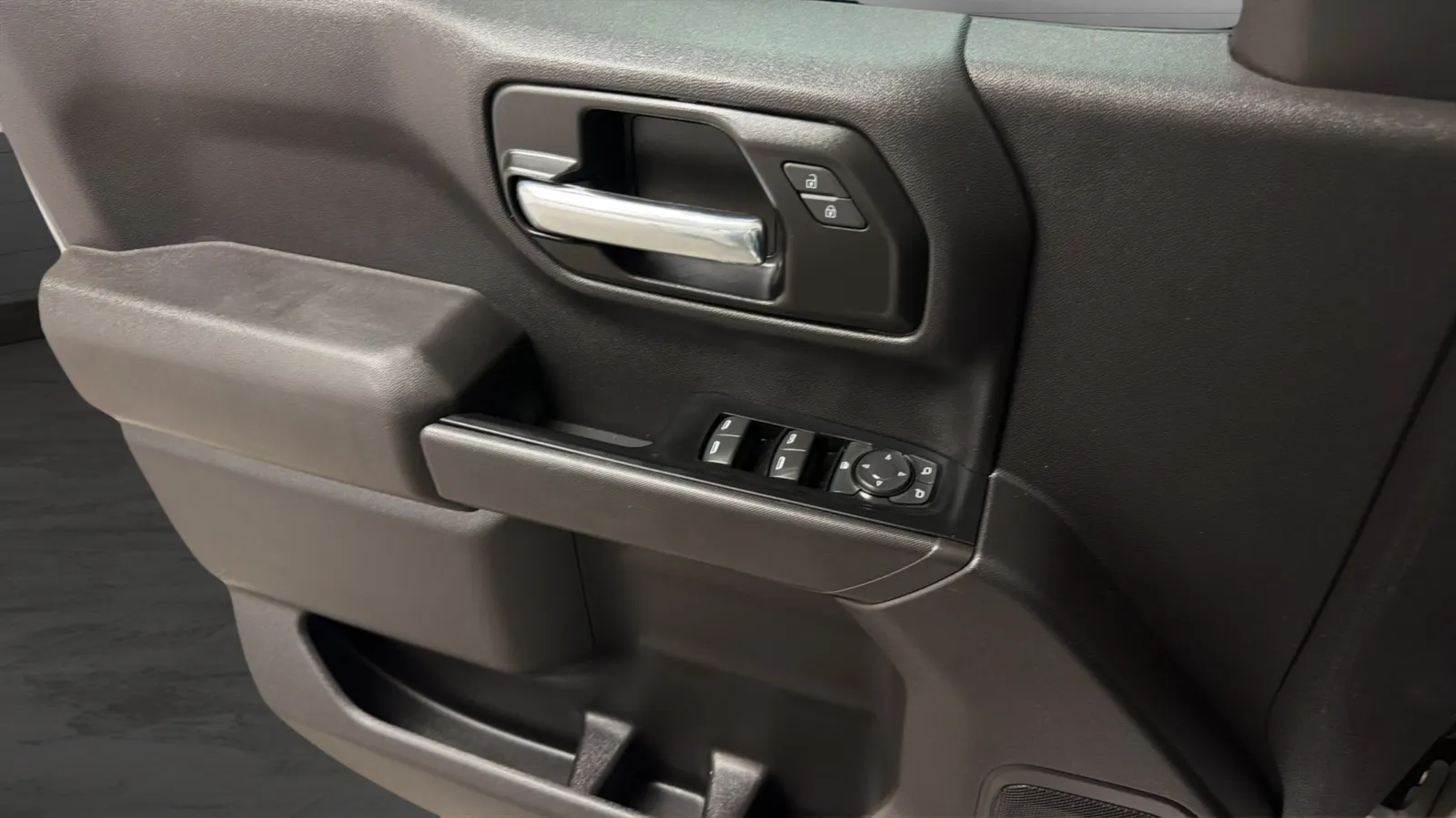 Chevrolet Silverado photo 16