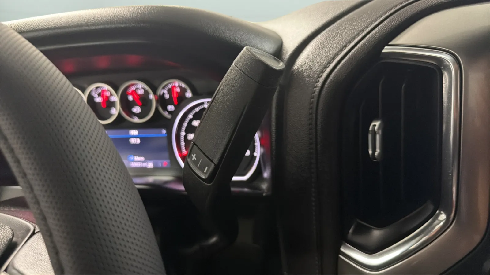 Chevrolet Silverado photo 12