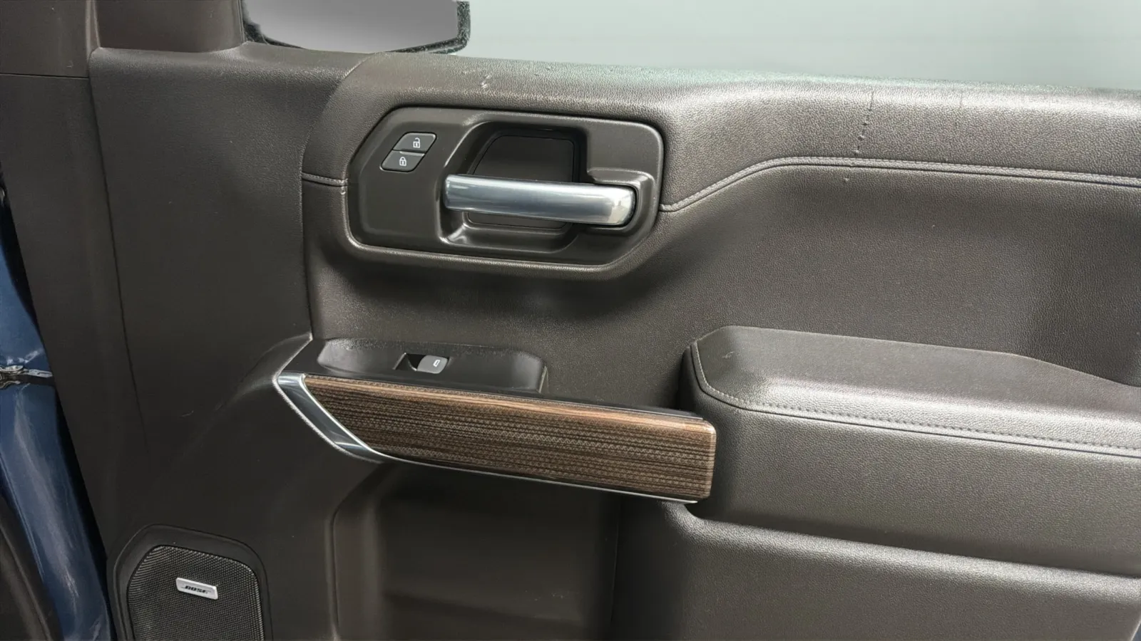 Chevrolet Silverado photo 18