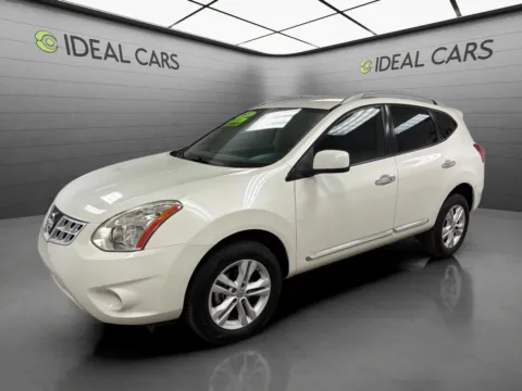 White 2013 Nissan Rogue SV for sale in Mesa, AZ