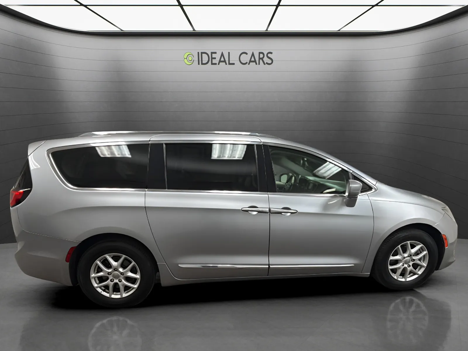 Chrysler Pacifica photo 6