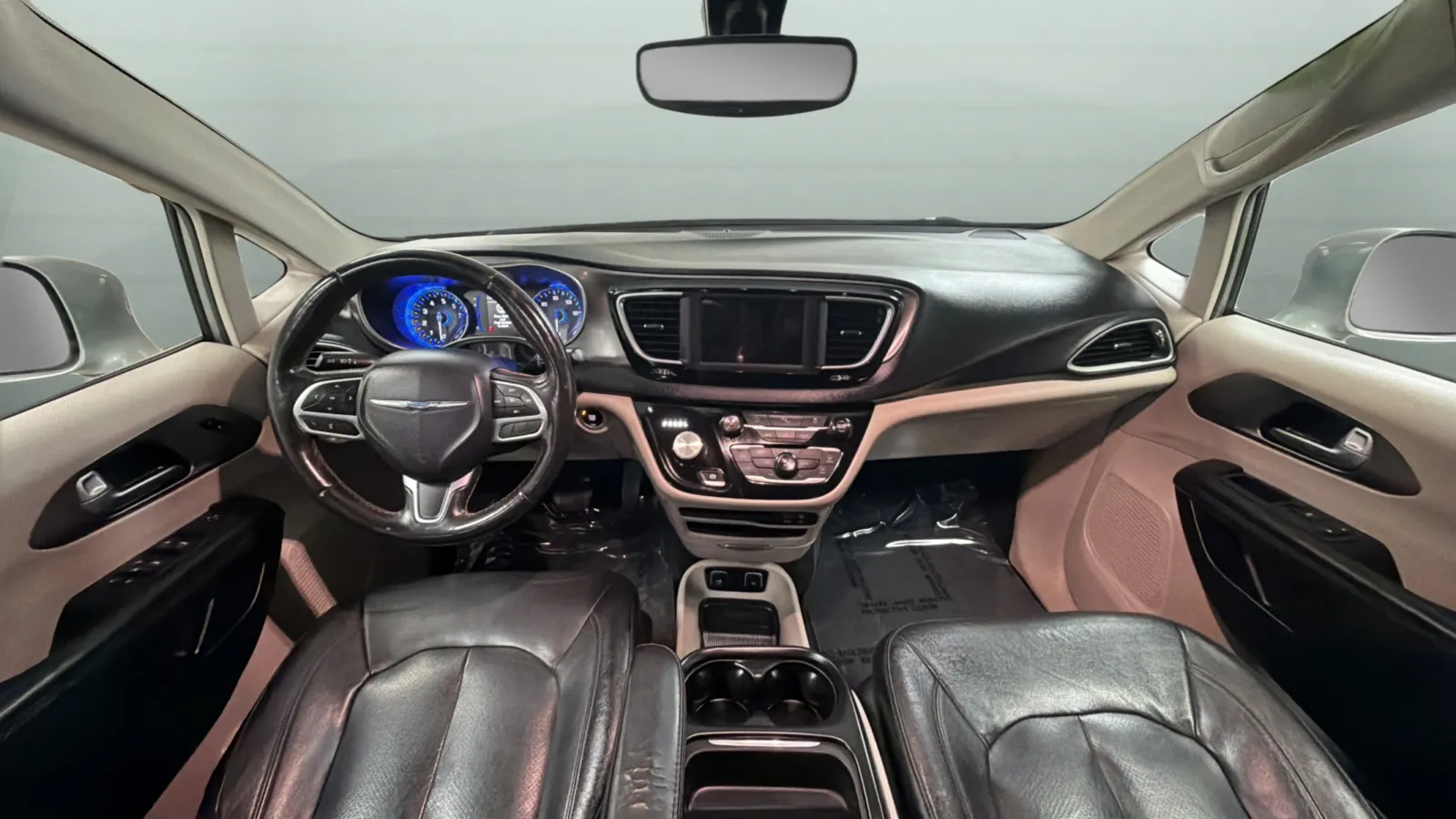 Chrysler Pacifica photo 9