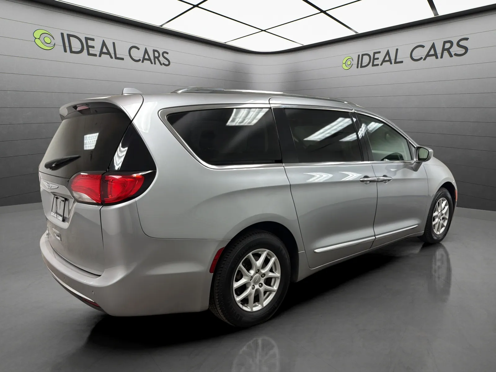Chrysler Pacifica photo 5
