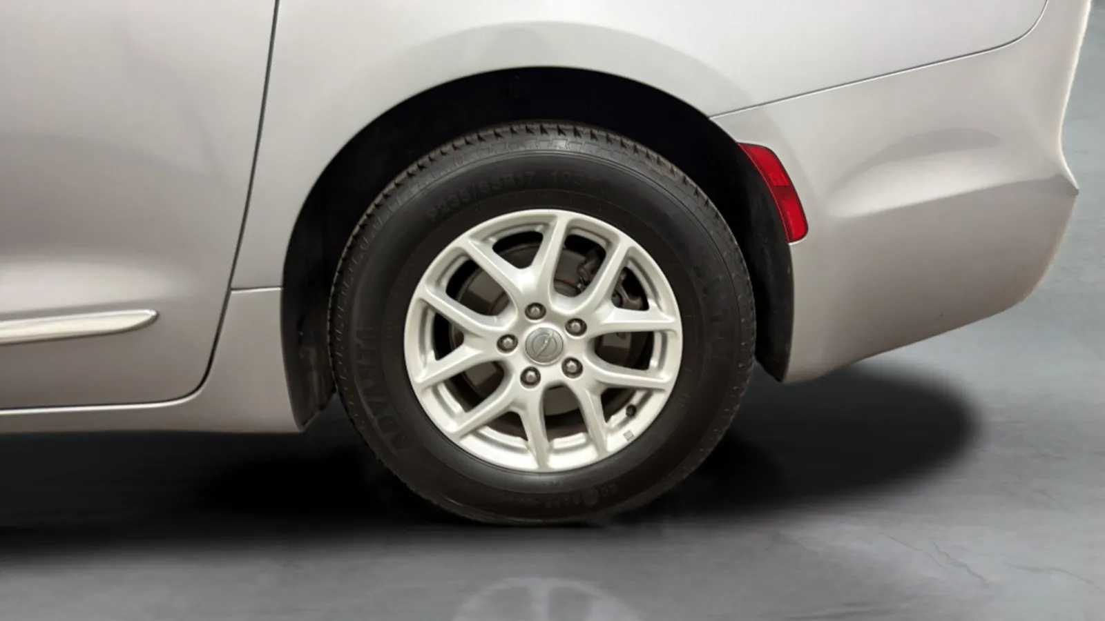 Chrysler Pacifica photo 26