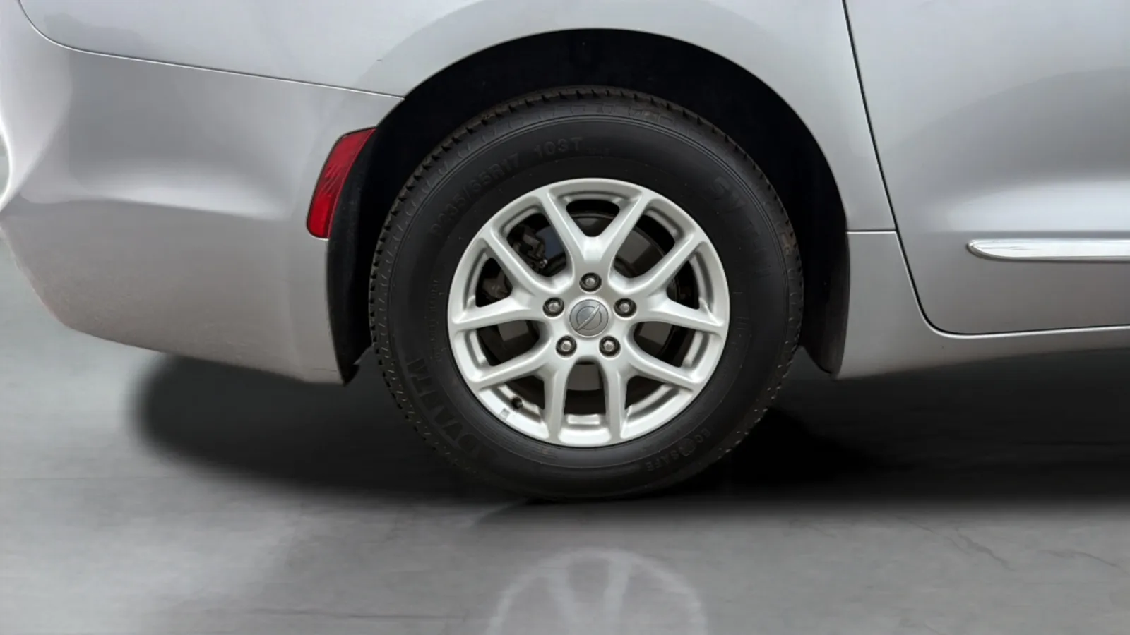 Chrysler Pacifica photo 25