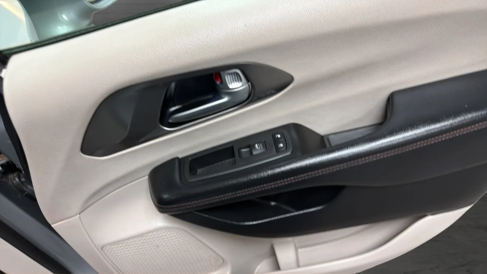 Chrysler Pacifica photo 18