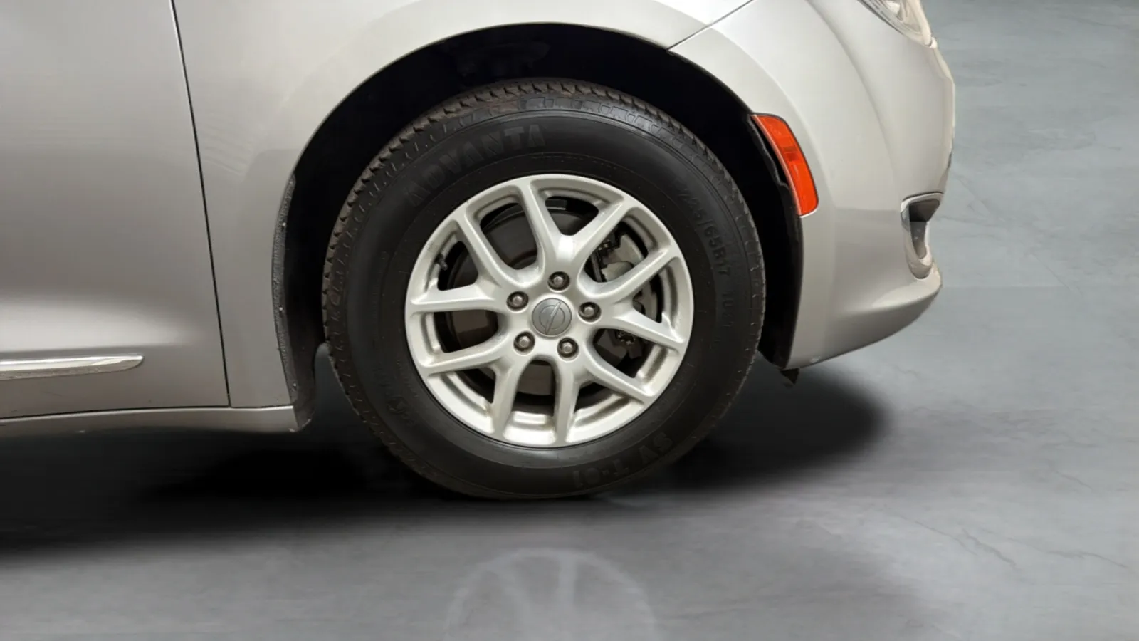 Chrysler Pacifica photo 24