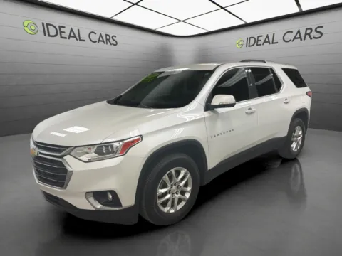 White 2018 Chevrolet Traverse LT Cloth for sale in Mesa, AZ