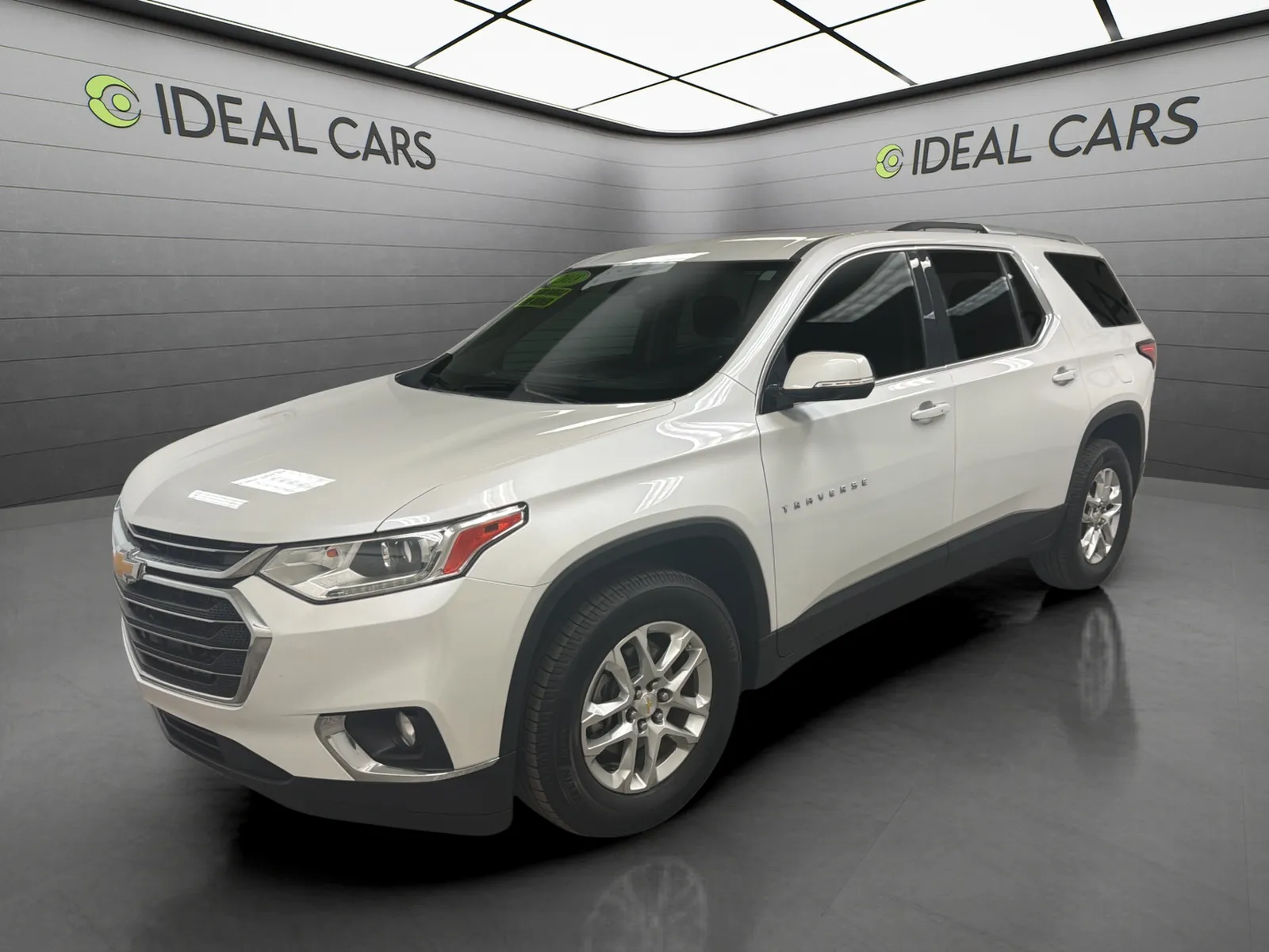White 2018 Chevrolet Traverse LT Cloth for sale in Mesa, AZ