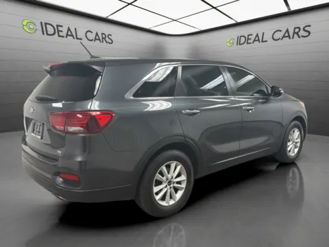 More photos of 2019 Kia Sorento LX at Ideal Cars - Broadway, AZ