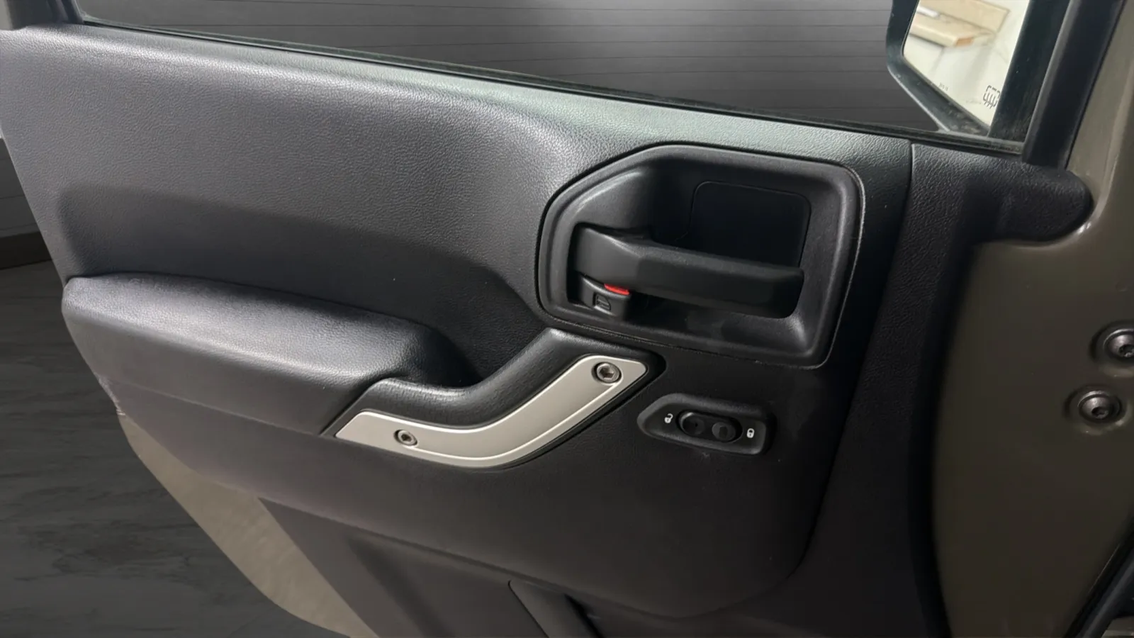 Jeep Wrangler photo 16