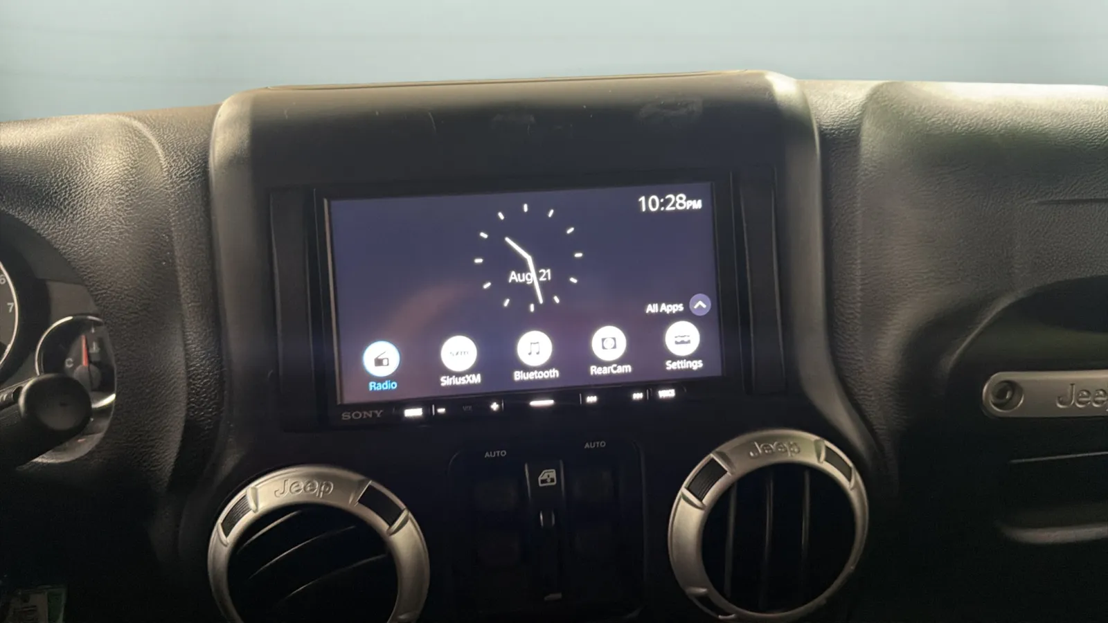 Jeep Wrangler photo 14