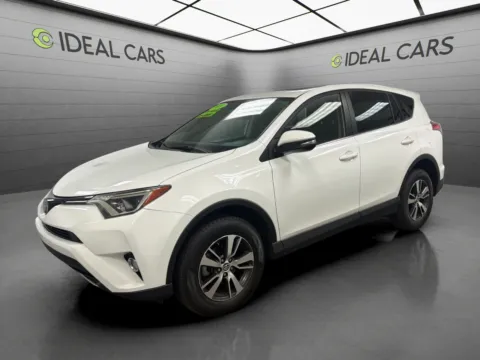 White 2018 Toyota RAV4 XLE for sale in Mesa, AZ