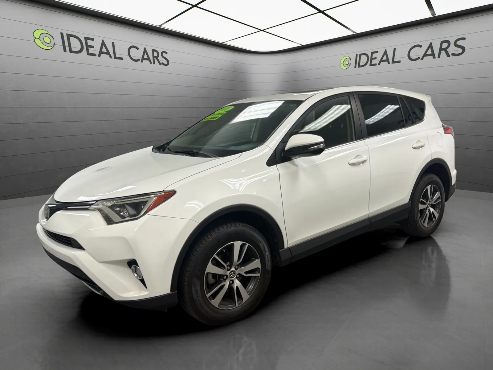 White 2018 Toyota RAV4 XLE for sale in Mesa, AZ