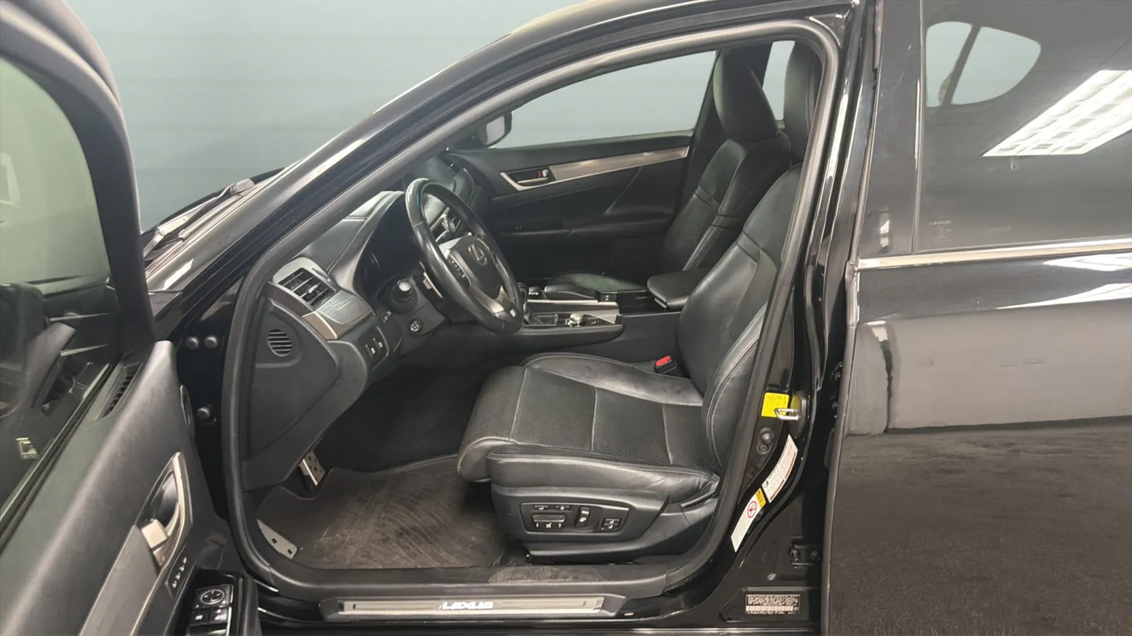 Lexus GS photo 21