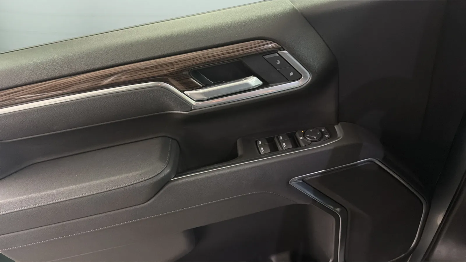 Chevrolet Silverado photo 17