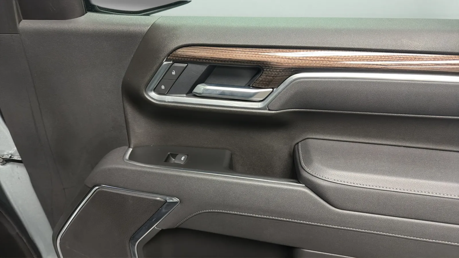 Chevrolet Silverado photo 18