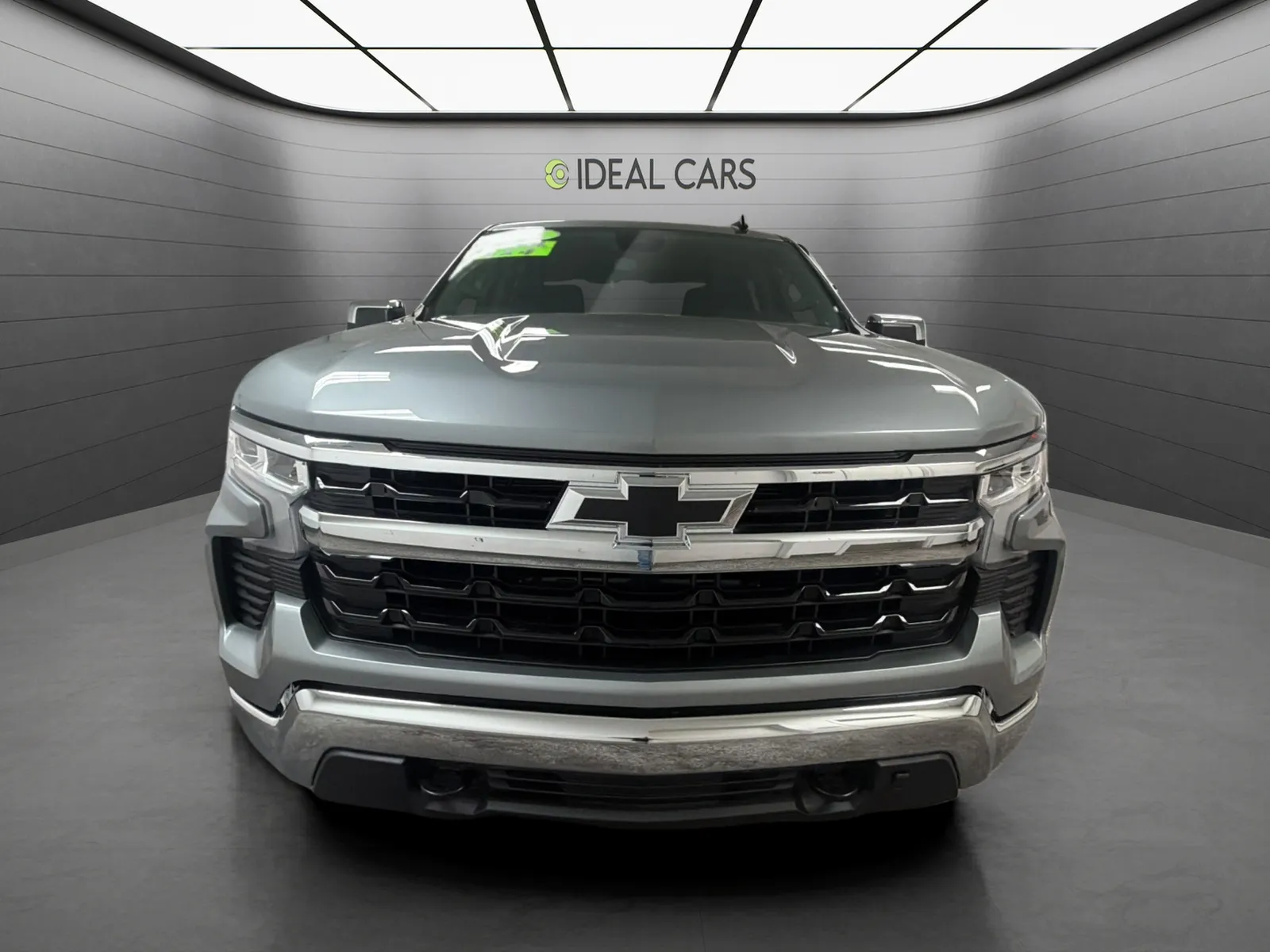 Chevrolet Silverado photo 2