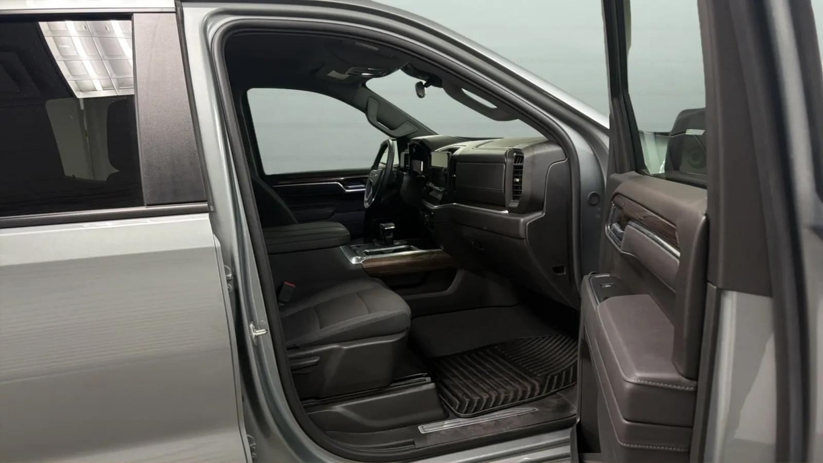 Chevrolet Silverado photo 22