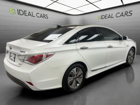 More photos of 2014 Hyundai SONATA Hybrid Limited at Ideal Cars - Broadway, AZ