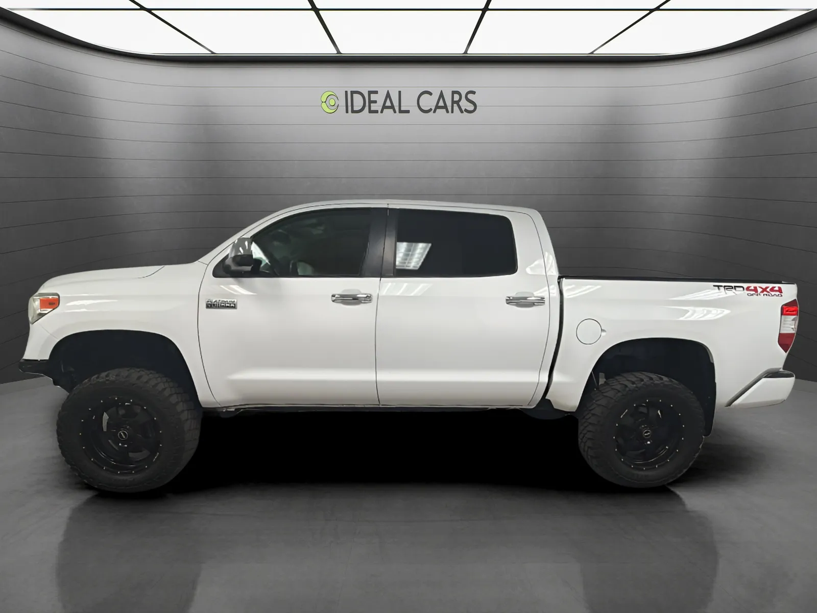 Toyota Tundra photo 2