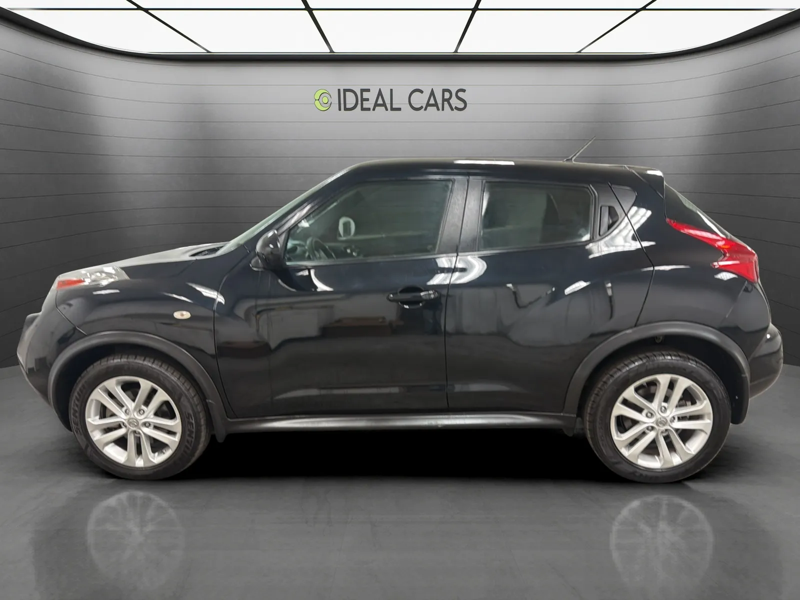 Nissan Juke photo 2