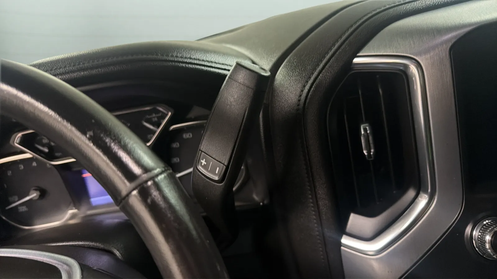 GMC Sierra photo 12