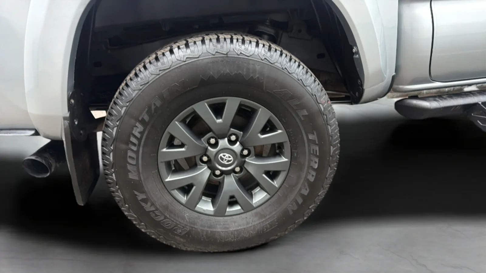 Toyota Tacoma photo 27