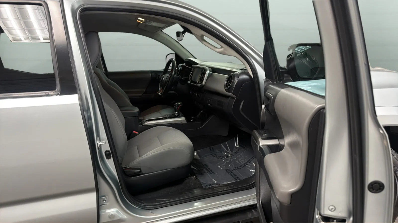 Toyota Tacoma photo 22