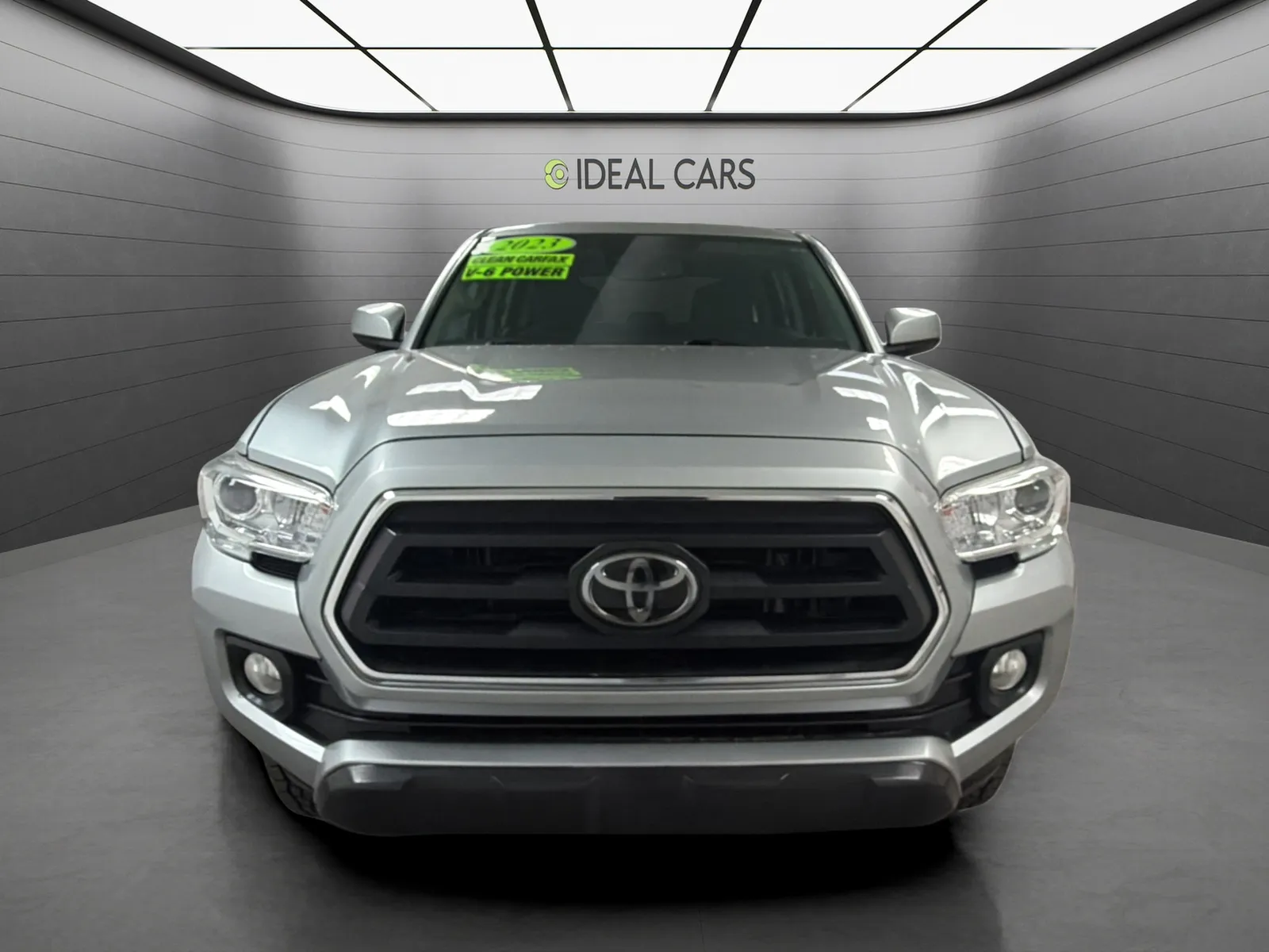 Toyota Tacoma photo 2