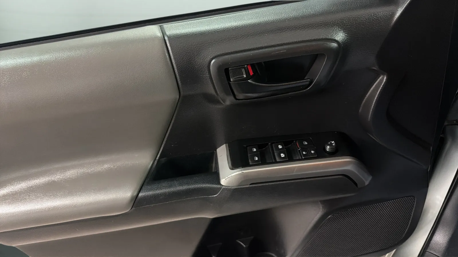 Toyota Tacoma photo 17
