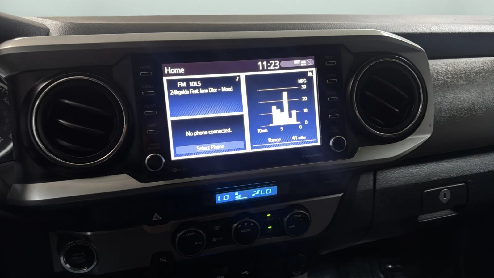 Toyota Tacoma photo 13
