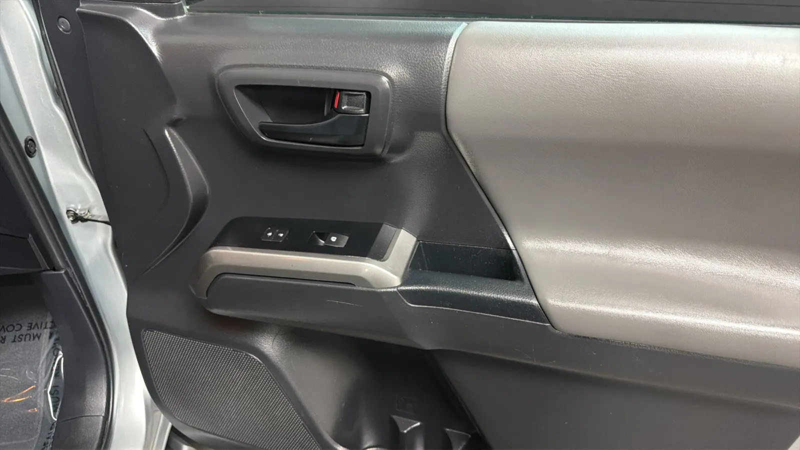 Toyota Tacoma photo 18